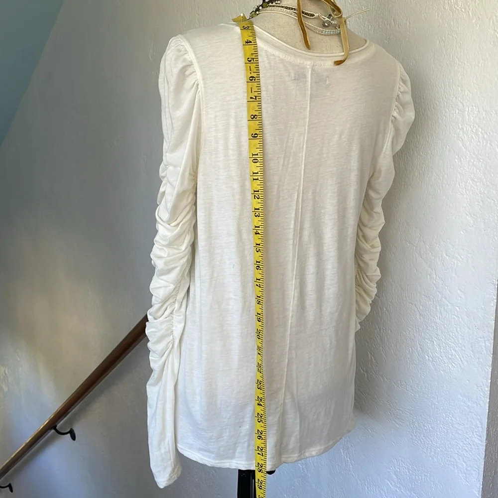Free People Long‎ Ruched xtra Long Sleeve Cream Colored Tee Shirt Medium